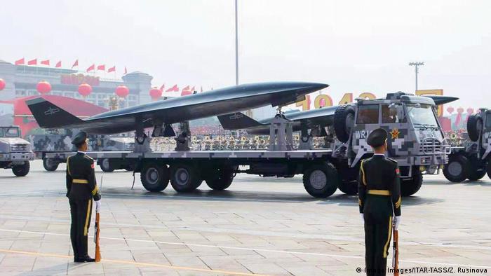 Kinesko oružje na trgu u Pekingu