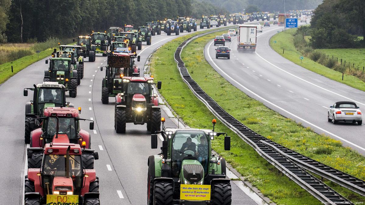 Dutch farmers stage tractor protest, cause huge jams – DW – 10/01/2019