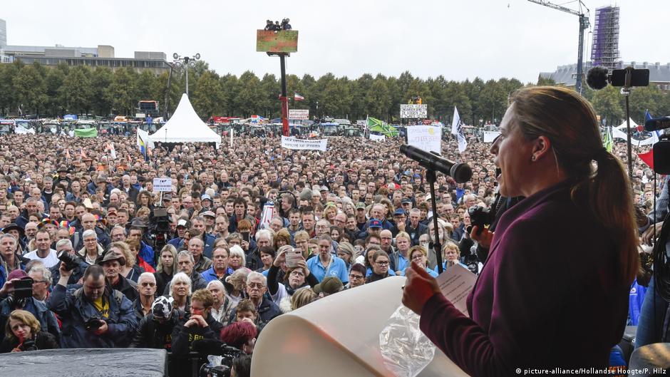 Netherlands farmers stage tractor protest, cause huge jams News DW