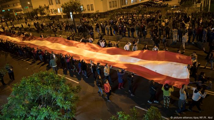 Marchas en respaldo a la medida de Vizcarra se sucedieron la noche del lunes en Lima, Huancayo, Cusco, Arequipa, Puno, Trujillo, Moquegua y Tacna, entre otras ciudades. Nadie salió a las calles a apoyar al Congreso.