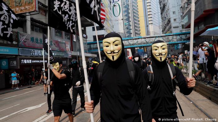 Hong Kong Says Murder Suspect Whose Case Sparked Protests To Turn Himself In News Dw 19 10 2019
