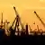 Sonnenuntergang im Hamburger Hafen Symbolbild Wirtschaftspolitik