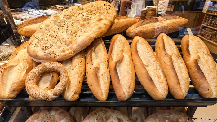 Fırıncılar ekmeğe yapılan zamların artan maliyetler karşısında eridiğini savunuyor