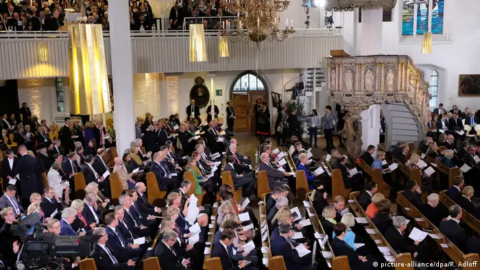 Tag der Deutschen Einheit – Offizielle Feier - Gottesdienst (picture-alliance/dpa/R. Adloff)