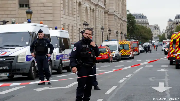 Frankreich | Polizei | Messerangriff (Reuters/P. Wojazer)