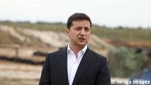 Ukraine, Präsident Zelensky besucht Nationalgarde in Boryspil President of Ukraine Volodymyr Zelenskyy speaks during the special tactical training exercises of the MIA forces at the territory of the 3070th military unit of the National Guard of Ukraine, Stare village, Boryspil district, Kyiv Region, September 30, 2019. Ukrinform. /VVB/ PUBLICATIONxINxGERxSUIxAUTxHUNxONLY Copyright: xVolodymyxTarasovx