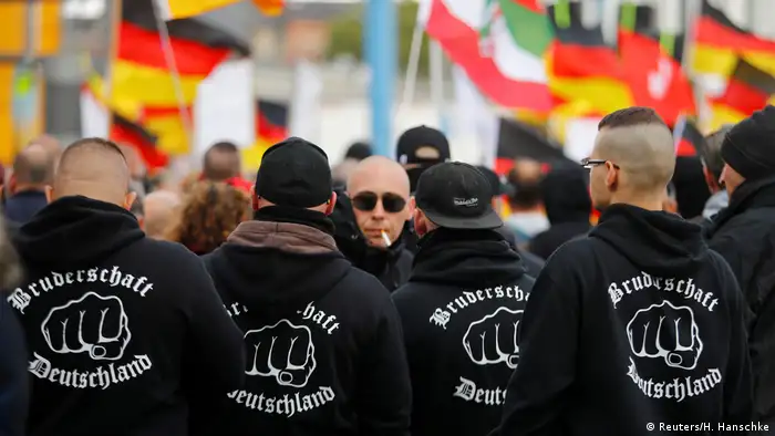 Rechtsextremisten Berlin Demo Tag der Deutschen Einheit (Reuters/H. Hanschke)