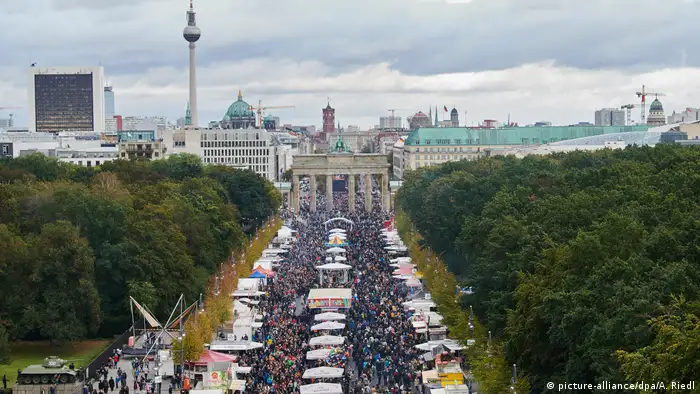 Tag der Deutschen Einheit Berlin (picture-alliance/dpa/A. Riedl)