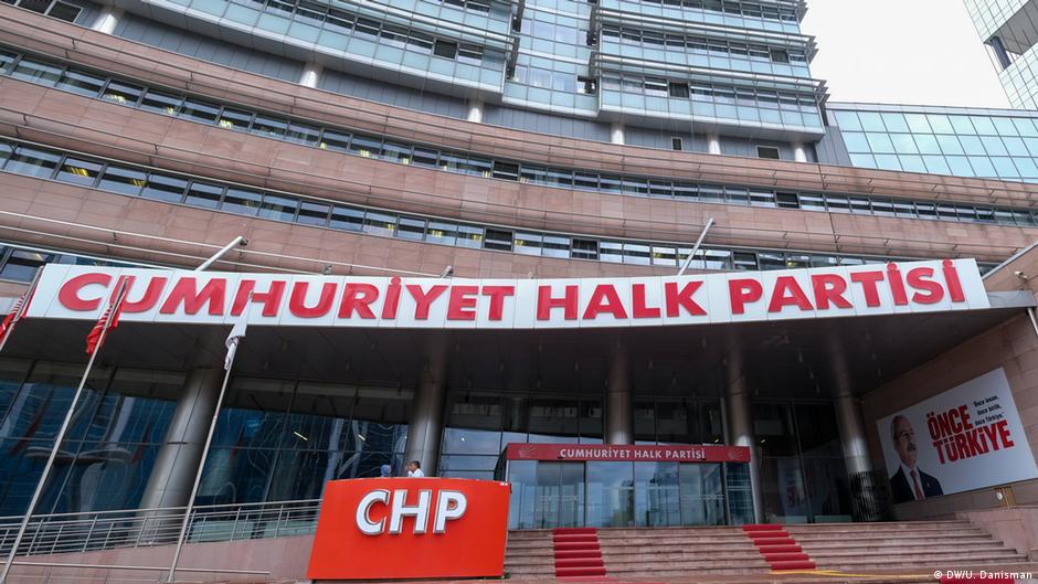 Mutlak butlan kararına tepkiler: Yok hükmünde

CHP kurultayına yönelik mutlak butlan kararına tepki gösteren partililer 