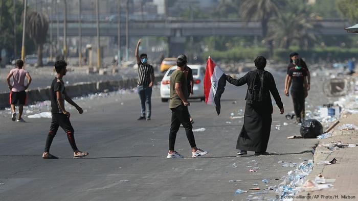 Irak Proteste in Bagdad - Ausgangssperre (picture-alliance/AP Photo/H. Mizban)