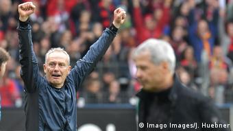 Fußball Bundesliga - SC Freiburg v Borussia Dortmund Trainer Streich