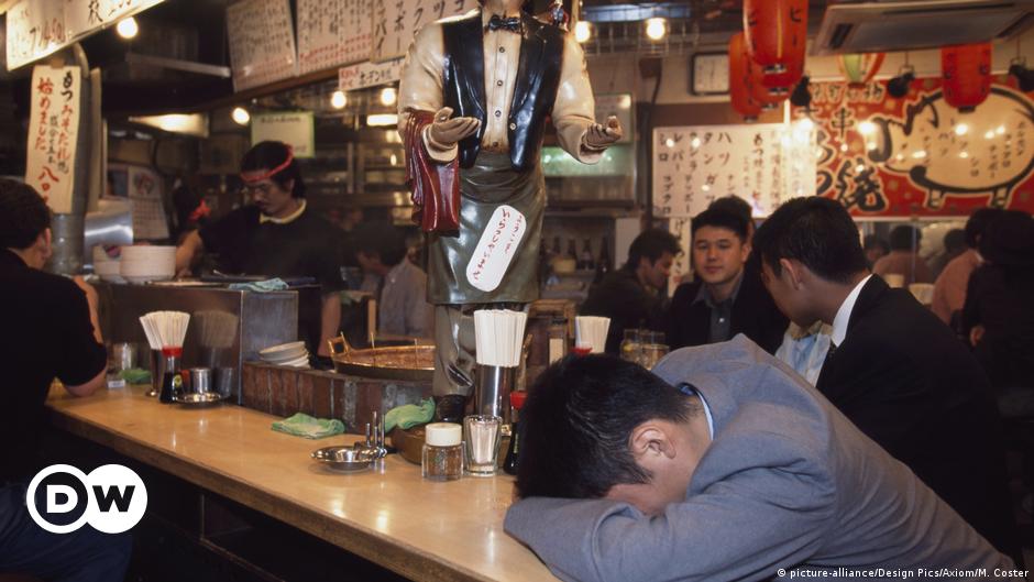 Young Japanese want to stay sober after work – DW pic picture