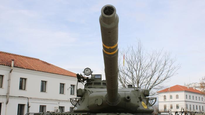 Танк - памятник в Мадриде