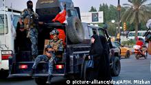 07.10.2019, Irak, Bagdad: Irakische Sicherheitskräfte fahren bewaffnet durch die Stadt. In der Hauptstadt sowie in mehreren anderen Provinzen des Landes waren am 01.10.2019 Proteste gegen Korruption und Misswirtschaft ausgebrochen. Nach offiziellen Angaben starben dabei mehr als 110 Menschen, mehr 6100 wurden verletzt. Foto: Hadi Mizban/AP/dpa +++ dpa-Bildfunk +++ |
