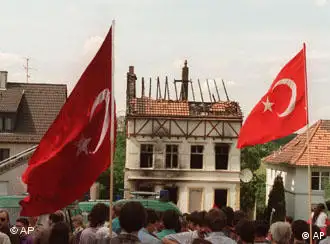 1993年，索林根排外分子纵火烧死5名土耳其人，广大德国民众也愤怒了