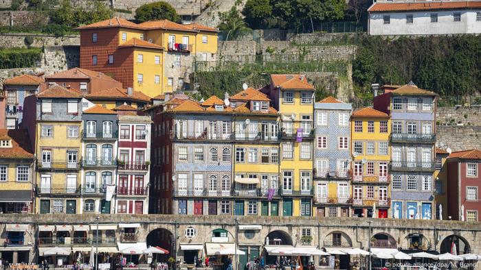 Colorful houses in the Ribeira district, Cais da Ribeira, waterfront promenade on the Rio Douro, Porto, Portugal, Europe