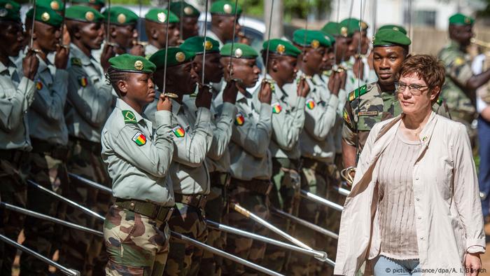 Mali Besuch der Bundesverteidigungsministerin Annegret Kramp-Karrenbauer