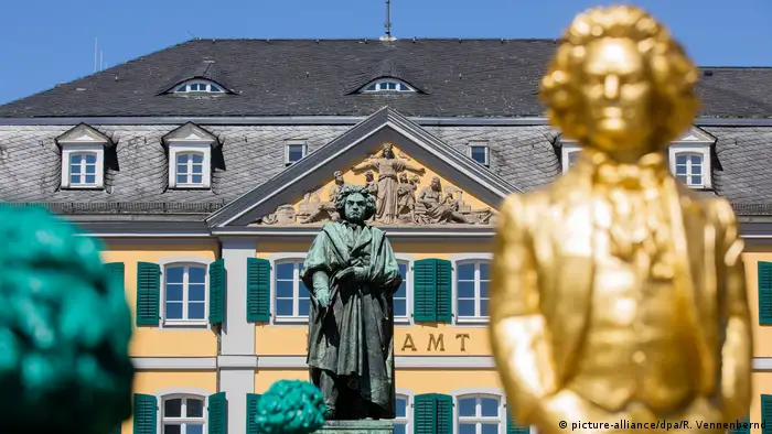 Deutschland 700 lächelnde Beethoven-Statuen