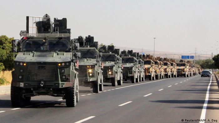 Türkei Kilis Militärkonvoi an der Grenze zu Syrien