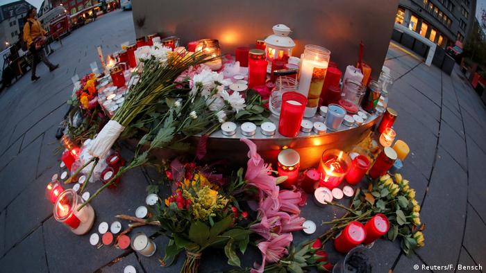 Un hombre de 27 años intentó entrar a una sinagoga en Halle, Sajonia-Anhalt, Alemania, el 9.10.2019, para asesinar a judíos que celebraban Yom Kipur, matando a dos personas en su huída.