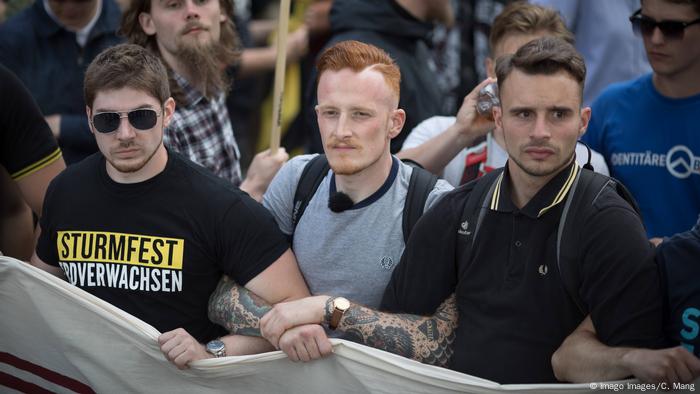 Zu sehen ist eine Demo der Identitären Bewegung in Berlin Wedding der Gruppe Kontrakultur Halle. Auch Internet-Seiten der Identitären Bewegung wurden bereits gesperrt