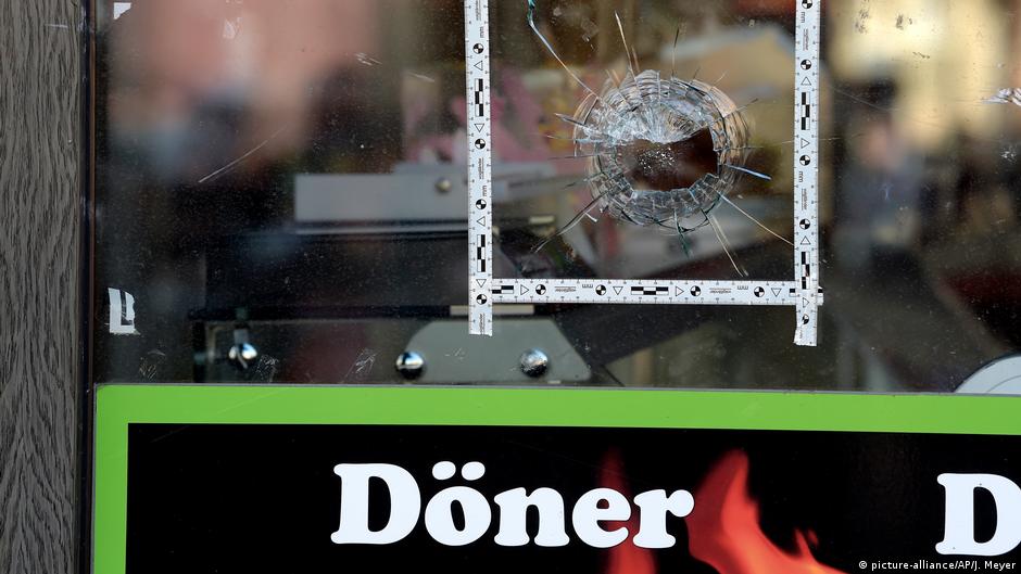 Germany Helping hand after Halle's attack DW 02/25/2021