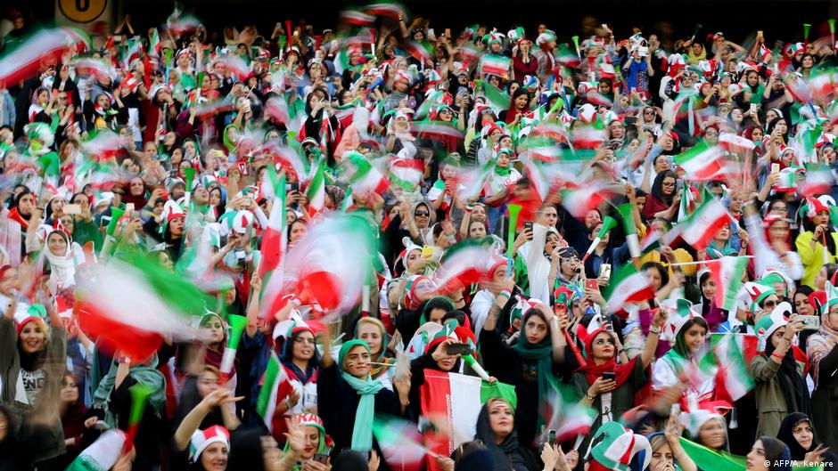 Iran says it's banned from hosting international matches – DW – 01/17/2020