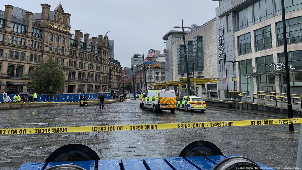 Manchester stabbings: Man detained under Mental Health Act – DW – 10/12 ...