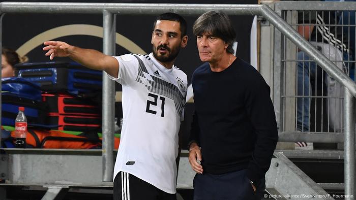 Joachim Löw und Ilkay Gündogan