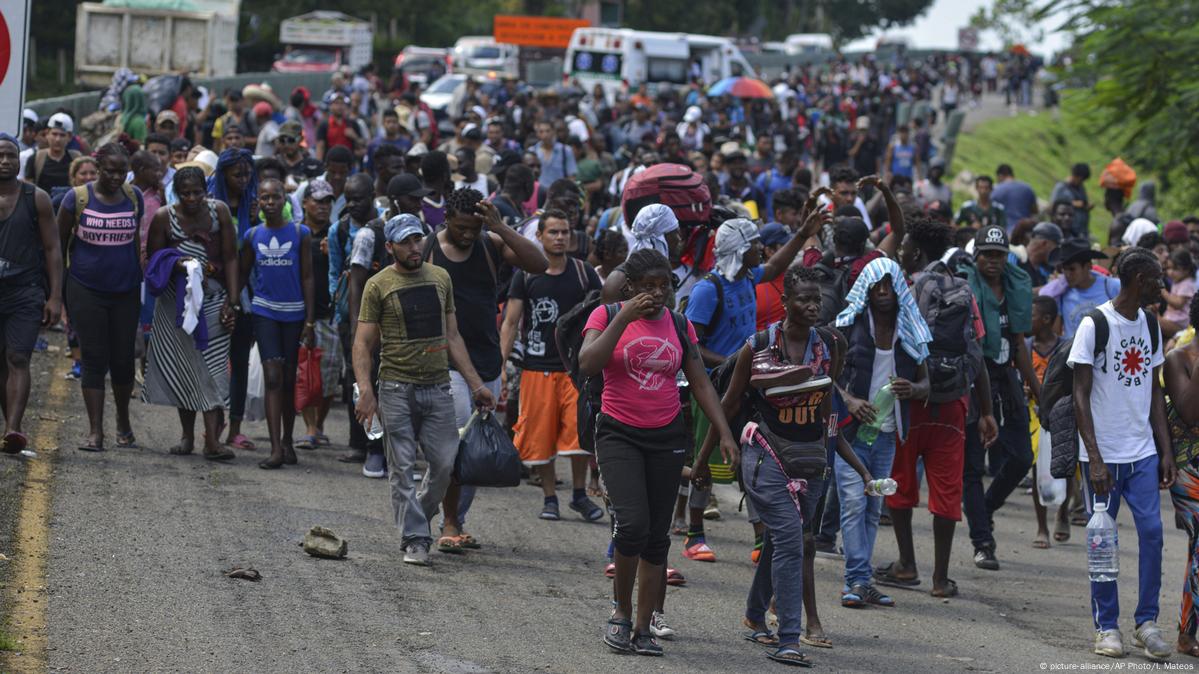 Una nueva caravana de migrantes avanza por el sur de M xico DW