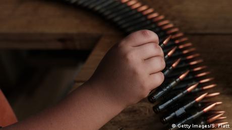 6 годишен стреля по учителка момиче убива 11 годишно момче в САЩ