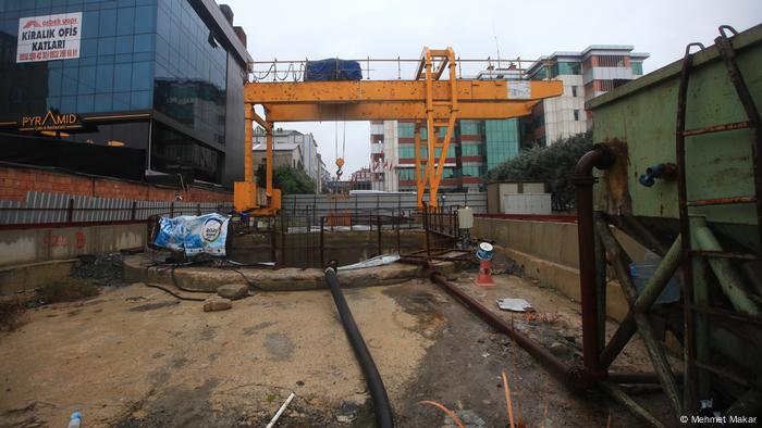 Ungefertigte U-bahn-Projekte gefährden die Bürger in Istanbul Türkei