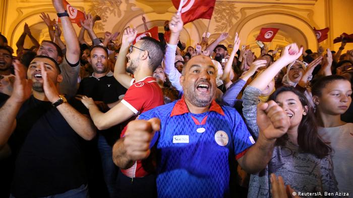 شادی گروهی از مردم تونس به علت پیروزی سعید در انتخابات ریاست جمهوری
