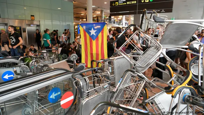 Spanien Barcelona Flughafen | Protest gegen Verurteilung von Politikern | Ausschreitungen