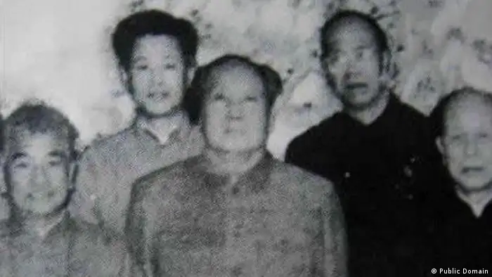 Zhao Ziyang und Mao Zedong in Wuhan, 1966 (Public Domain)