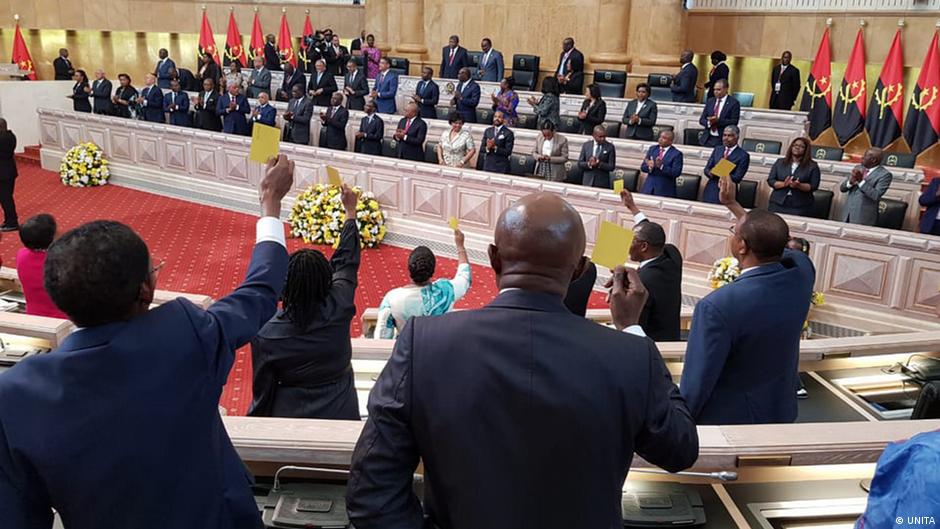 OGE de Angola em debate entre críticas e incertezas DW 12/01/2023