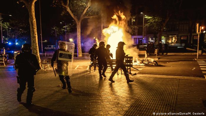 Katalonien Barcelona Proteste Ausschreitungen (picture-alliance/Zuma/M. Oesterle)