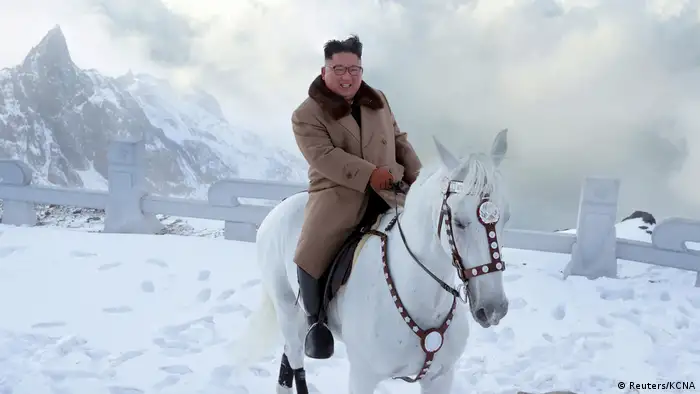 Nordkorea Kim Jong Un auf einem Schimmel
