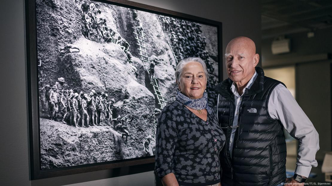 Sebastião Salgado und seiner Frau Lélia Deluiz, auch produzentin, bei seiner Ausstellung "Gold" in Stockholm Sebastião Salgado und seiner Frau Lélia Deluiz, auch produzentin, bei seiner Ausstellung "Gold" in Stockholm