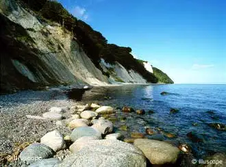 Steilküste mit Kreidefelsen und Königsstuhlfelsen auf Rügen