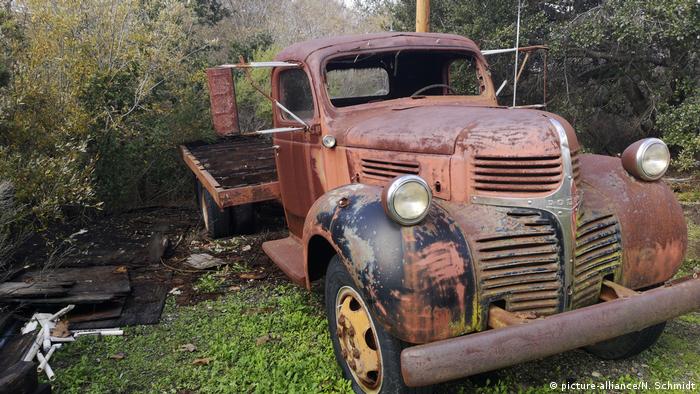 rusty old truck (picture-alliance/N. Schmidt)