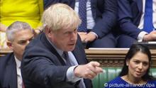 Parlamento británico aprueba enmienda y golpea a Johnson