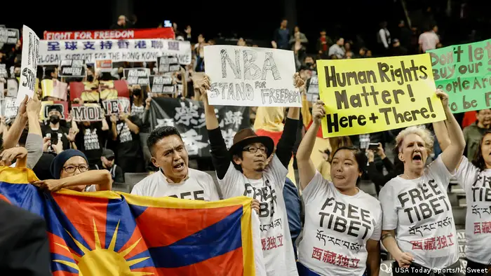 NBA Raptors vs Nets Protest Pro Hongkong Anti China