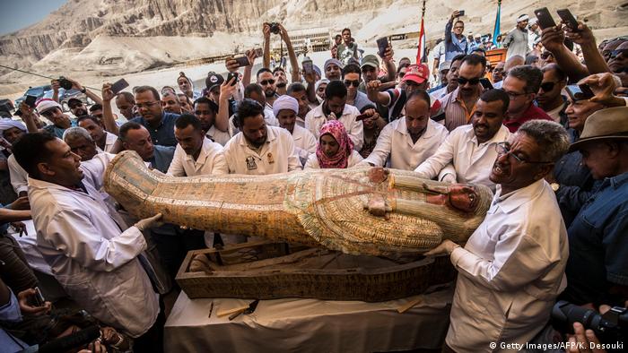 Ägypten | Mumien- und Sarkophagfund (Getty Images/AFP/K. Desouki)