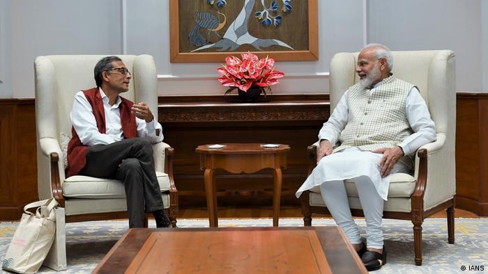 Indien Neu-Delhi Premierminister Narendra Modi trifft Nobelpreisträger Abhijit Banerjee