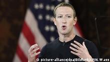 17.10.2019, USA, Washington: Facebook CEO Mark Zuckerberg spricht in der Georgetown University. Zuckerberg verteidigte während seiner Rede die Entscheidung des Online-Netzwerks, Politikern Werbeanzeigen mit irreführenden Inhalten zu erlauben. (zu dpa Zuckerberg verteidigt laschen Umgang mit Fakten in Politiker-Videos) Foto: Nick Wass/AP/dpa +++ dpa-Bildfunk +++ |
