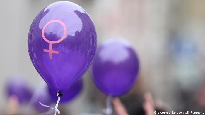 The female symbol displayed on purple balloons