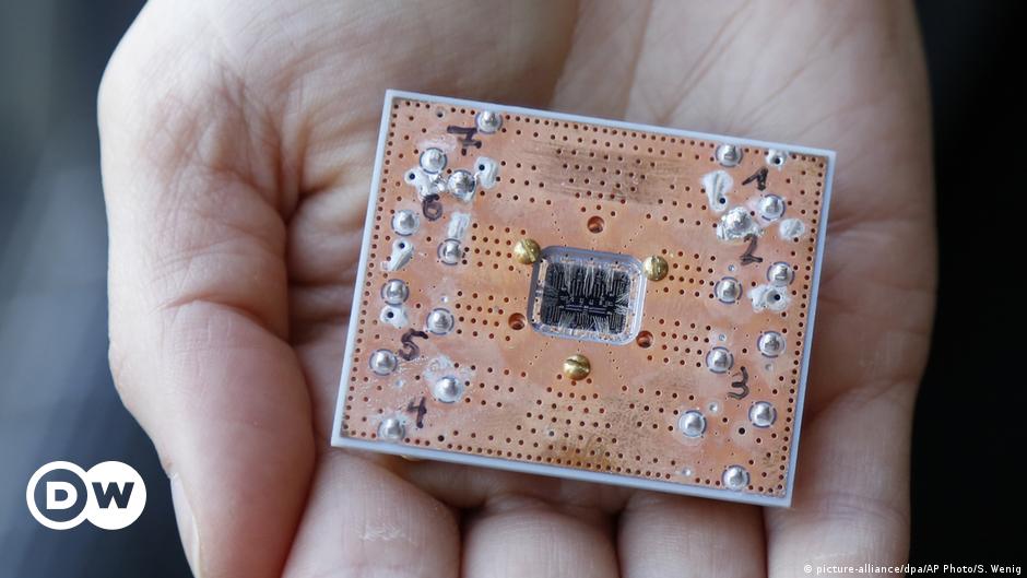 Photo of Chip creado que podría lograr el dominio cuántico: operaciones en segundos en lugar de miles de años |  Ciencia y Ecología DW
