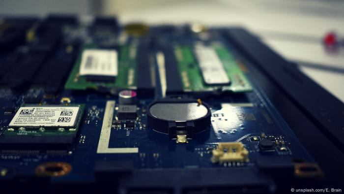 Elektromüll und Reparieren / E-Waste and Repair