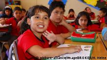 Schüler während des Unterrichtes, Schule Belem, Santiago de Chile, Chile, Südamerika | Verwendung weltweit, Keine Weitergabe an Wiederverkäufer.